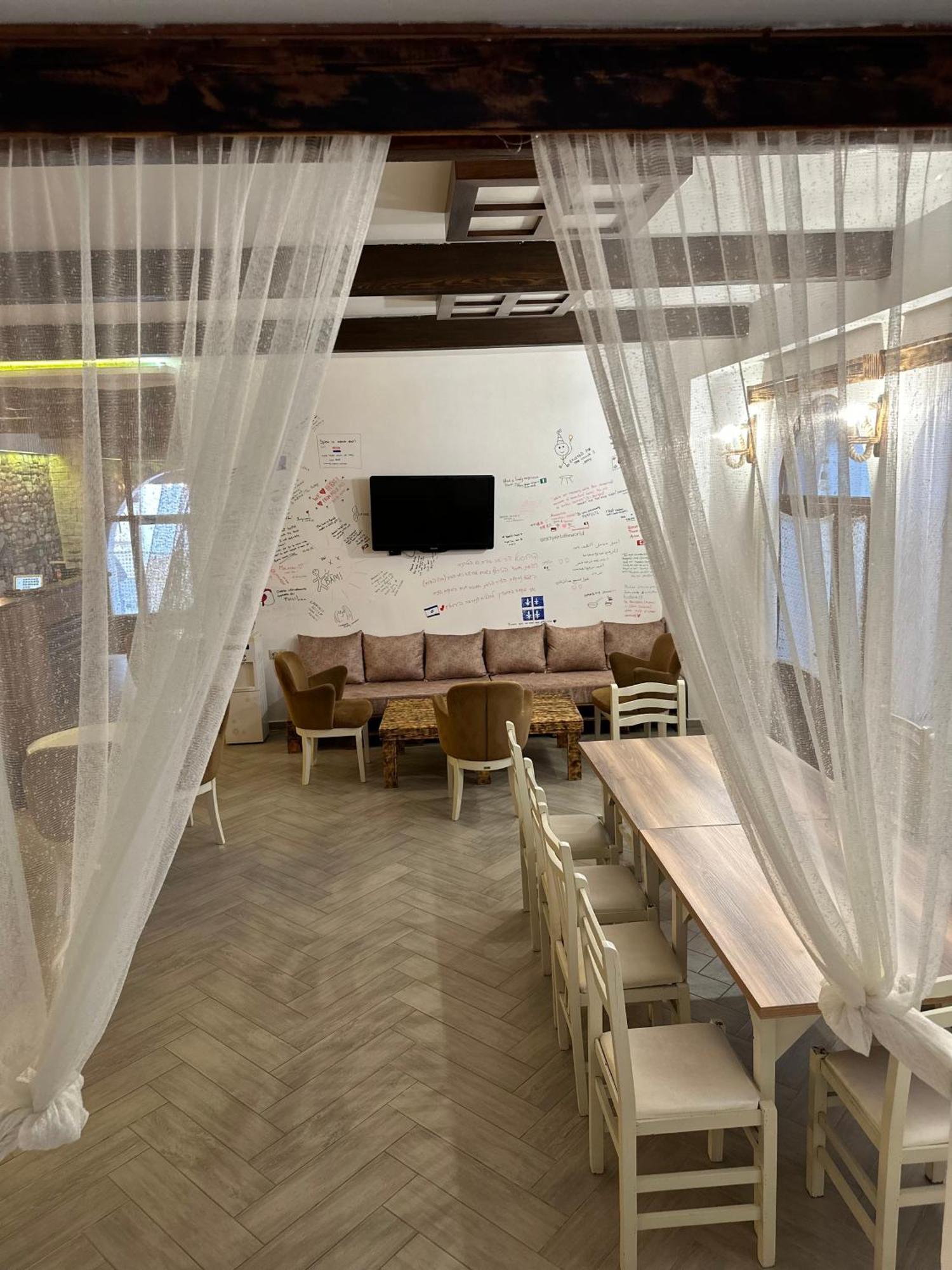 Hanna'S Hostel 培拉特 外观 照片