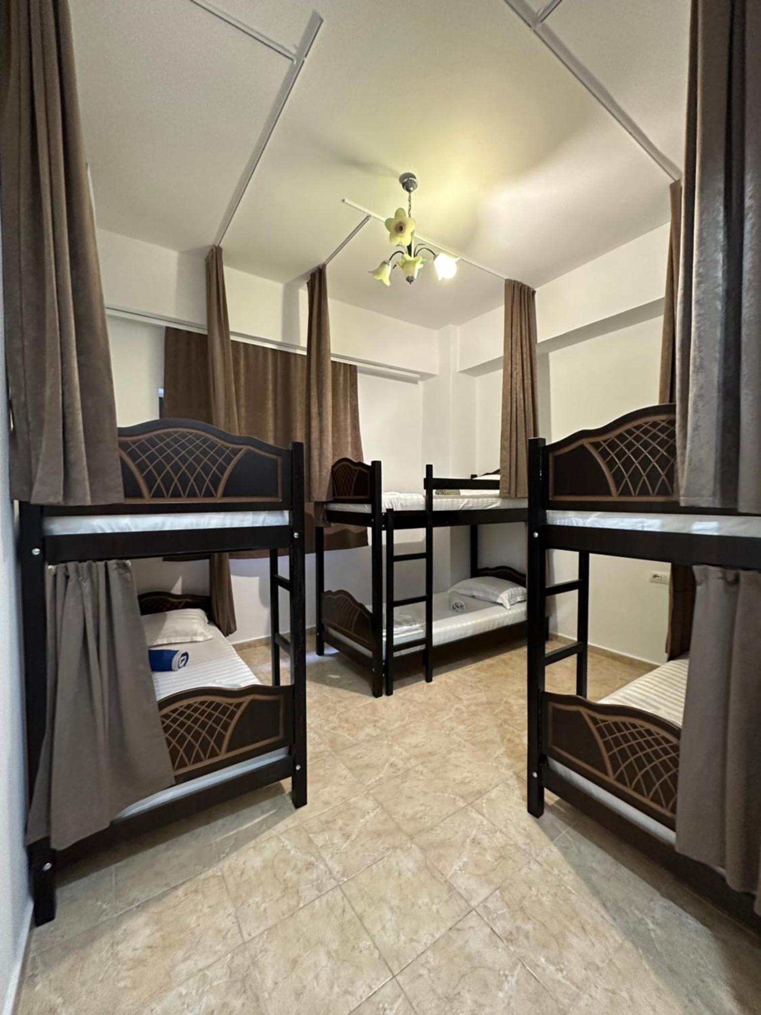 Hanna'S Hostel 培拉特 外观 照片