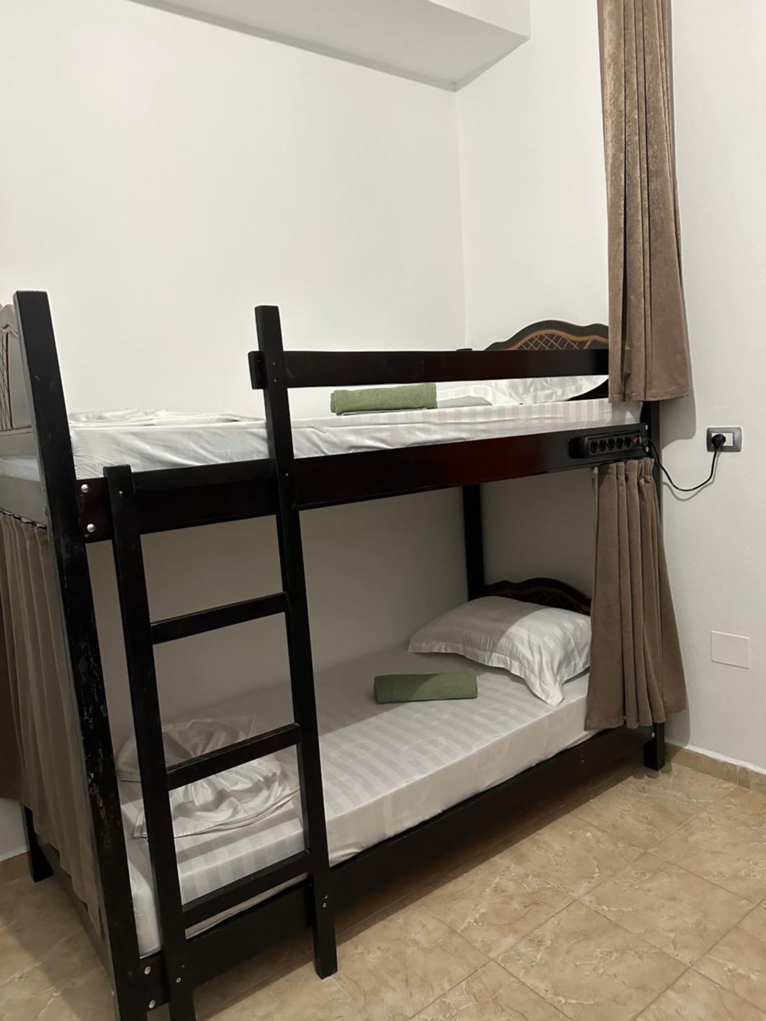 Hanna'S Hostel 培拉特 外观 照片