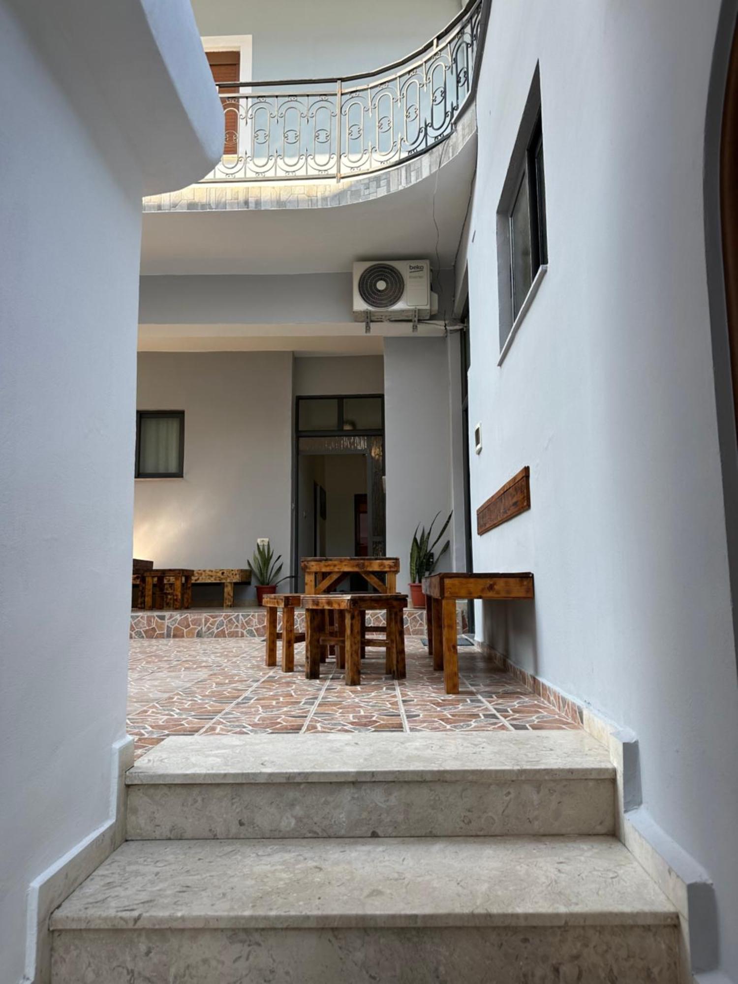 Hanna'S Hostel 培拉特 外观 照片